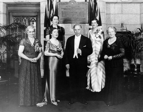 [Rt. Hon. W.L. Mackenzie King and guests unveiling a plaque commemorating the five Alberta women whose efforts resulted in the Persons Case]